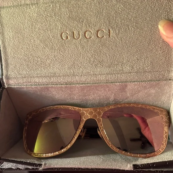 Gucci Textured Brown Sunglasses - Picture 1 of 5